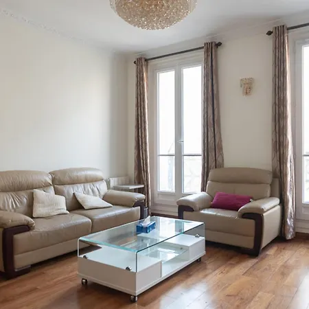 Apartment Spacious With Balcony Paris