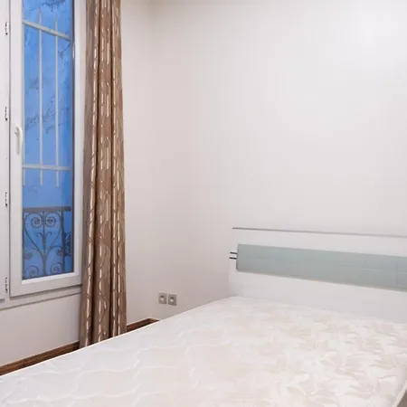 Spacious With Balcony Parigi