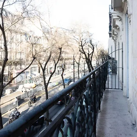 Spacious With Balcony Appartamento